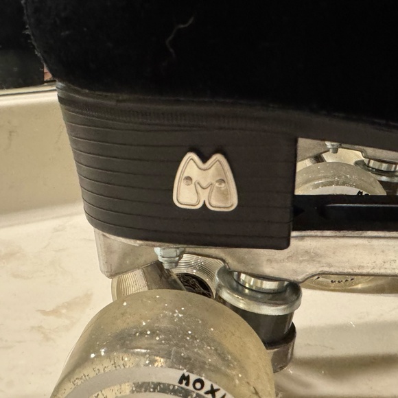 Moxie Panther Outdoor Roller Skates - Picture 9 of 14